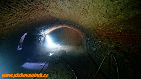 PÍSKOVÁNÍ SKLEPNÍCH PROSTOR